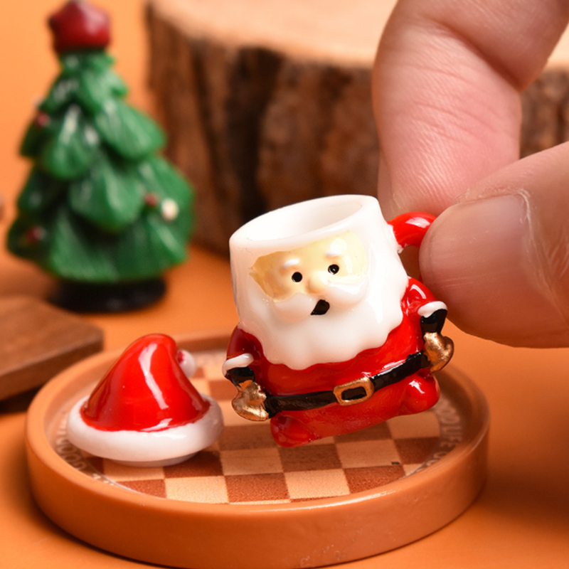 Crafting Resin - ミニサンタティーカップオーナメント - クリスマス工芸品、妖精の庭、ホリデーギフトディスプレイ用の樹脂製ドールハウスデコレーション